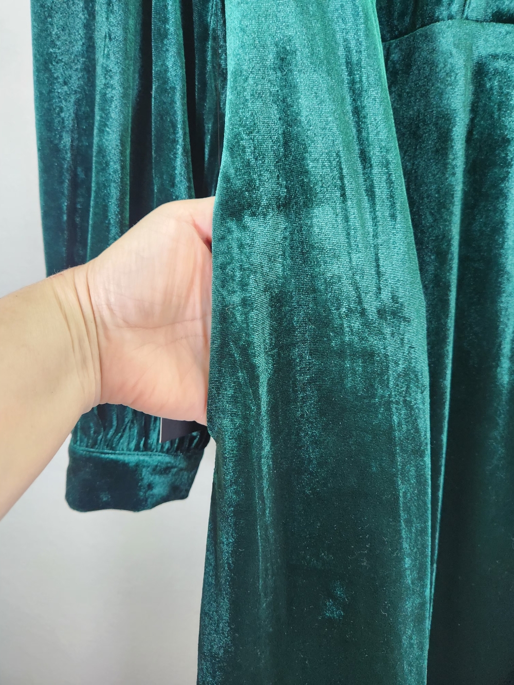 Elegant Emerald Green Velvet Midi Dress with Long Sleeves and Pockets Size S - Picture 8 of 13